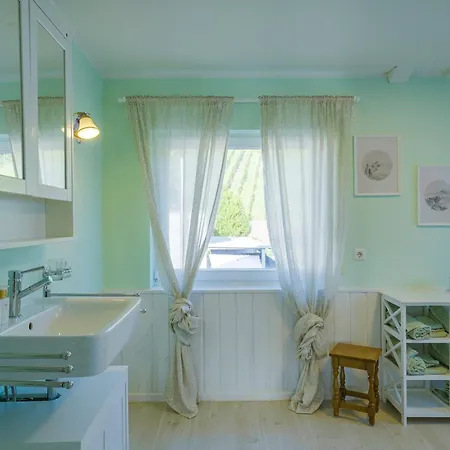 Happy Hugle Haus Apartment