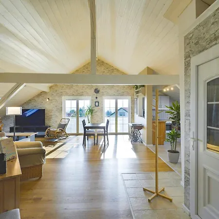 Happy Hugle Haus Apartment *