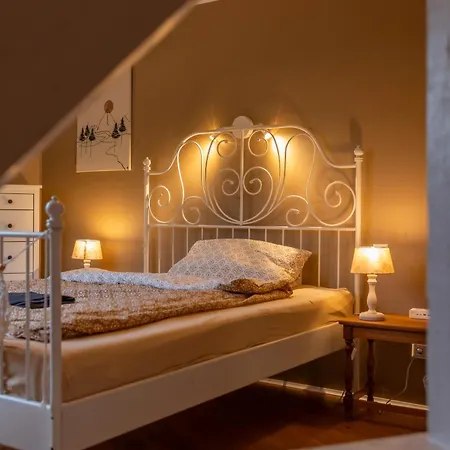 Happy Hugle Haus Apartment